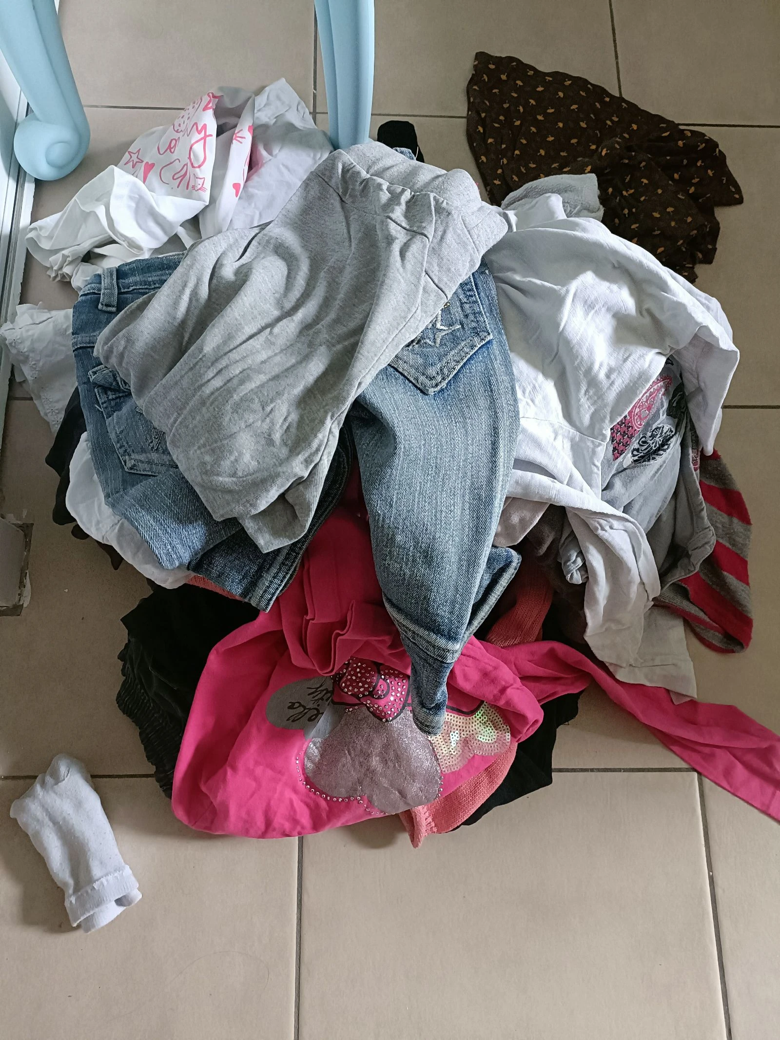 💥Lot d'une trentaine de vêtements fille 5-6-8💥